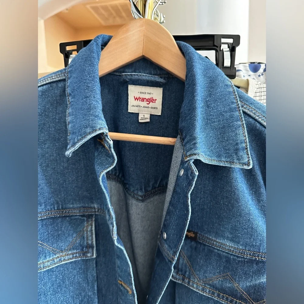 Vintage-Style Wrangler Cropped Denim Jacket size Large but also fits Medium - Picture 7 of 8